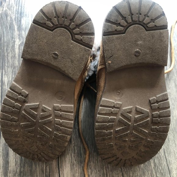 Size 9T fall boots - Picture 6 of 6